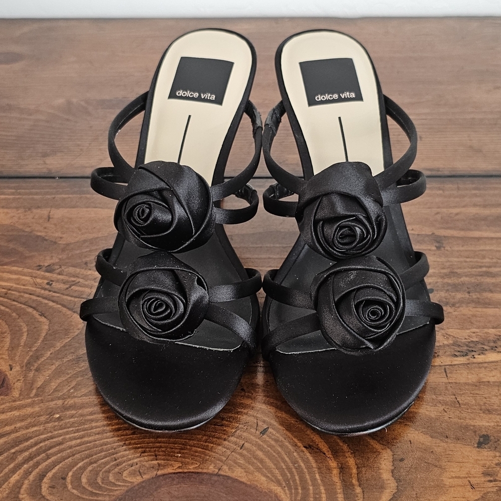 Dolce Vita Black Heels/Sandals with Rose Embellishments Women's Size 6.5 NWOB